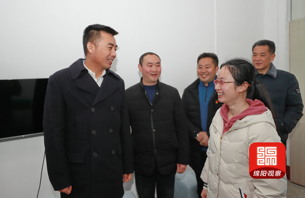 2021年1月25日 刘超在片口看望困难教师（记者 赖杰 摄）.jpg