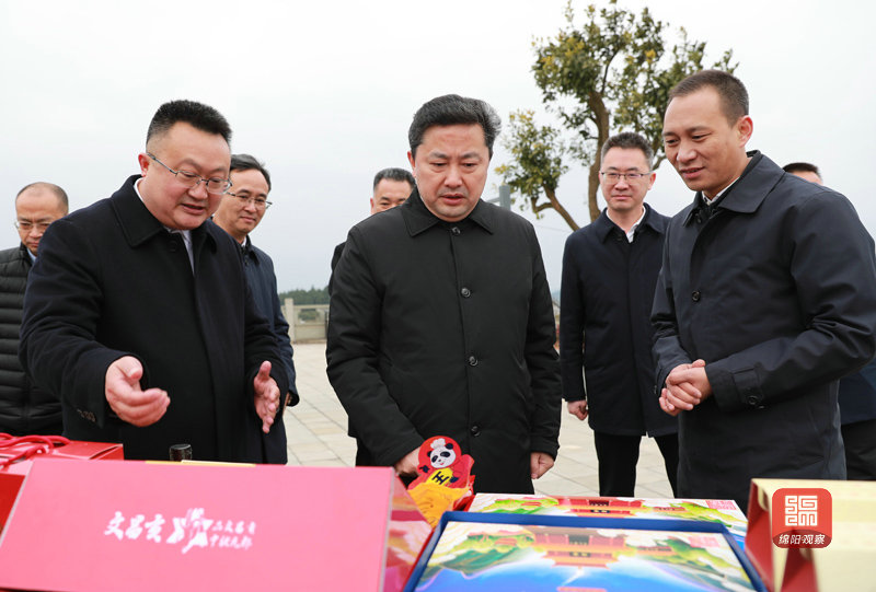 2021年12月26日 罗增斌在许州蜜柚产业园调研（记者 赖杰 摄）.JPG