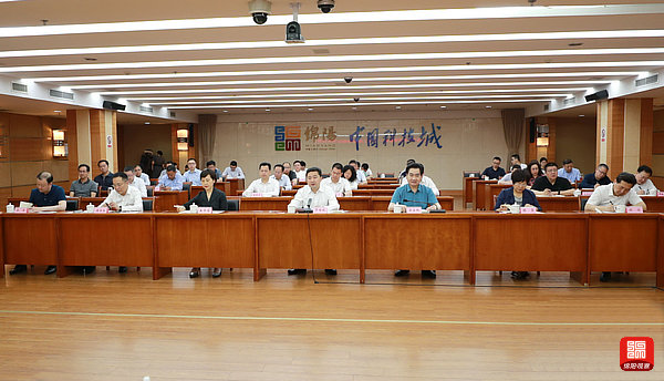 2021年5月8日 罗增斌在督导情况反馈会上表态（记者 赖杰 摄）.JPG