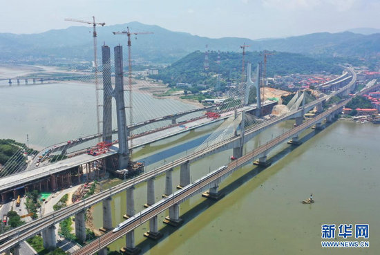 新建福厦铁路乌龙江大桥顺利合龙