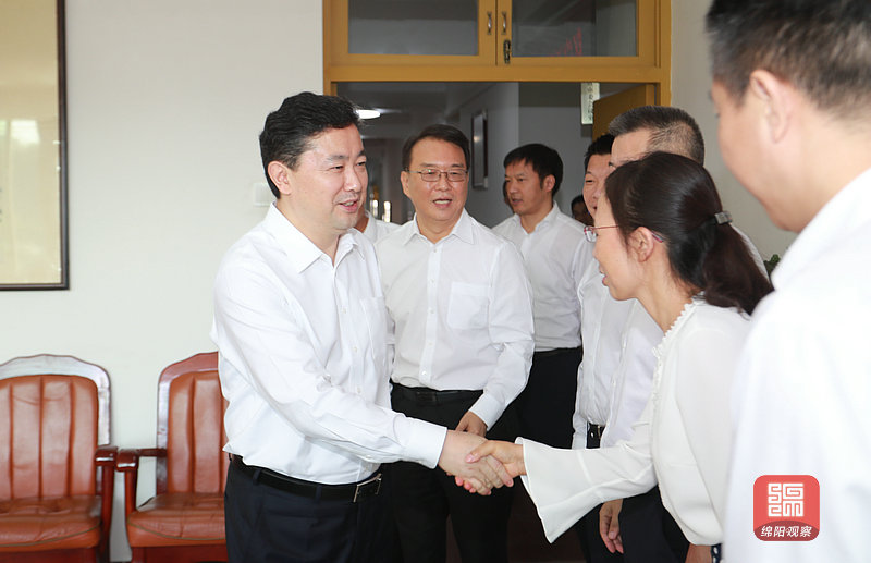 看望各民主党派干部职工.jpg