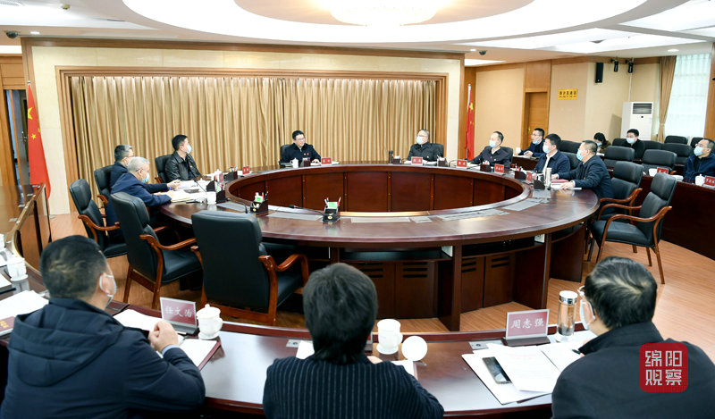 2022年2月28日，李云主持召开市政府党组会  张莉 摄.jpg