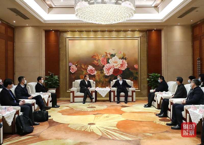 2022年2月28日 曹立军会见中国商飞总经理赵越让一行（记者 赖杰 摄）.JPG