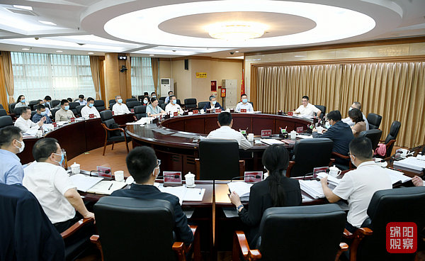 2022年9月22日，市政府第37次常务会  张莉 摄.jpg