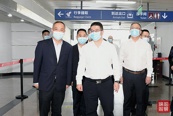 2022年9月28日，李云检查节前安全生产、疫情防控、市场供应(机场)5  张莉 摄.jpg