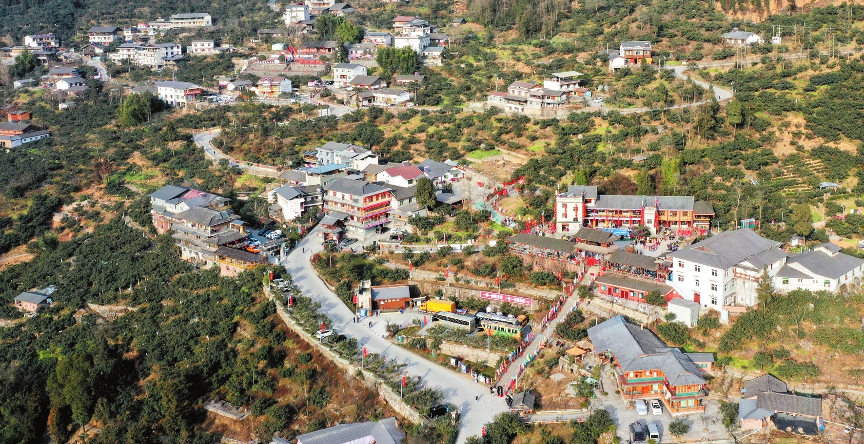 走进习近平总书记“点赞”的北川石椅村