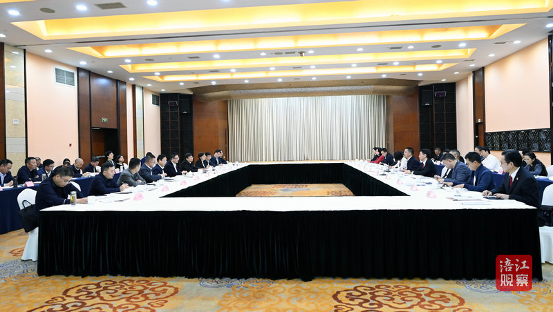 2023年10月31日，李云出席府院两长联系会  张莉 摄.jpg