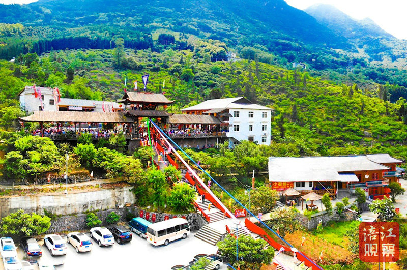 石椅羌寨 任涛.jpg