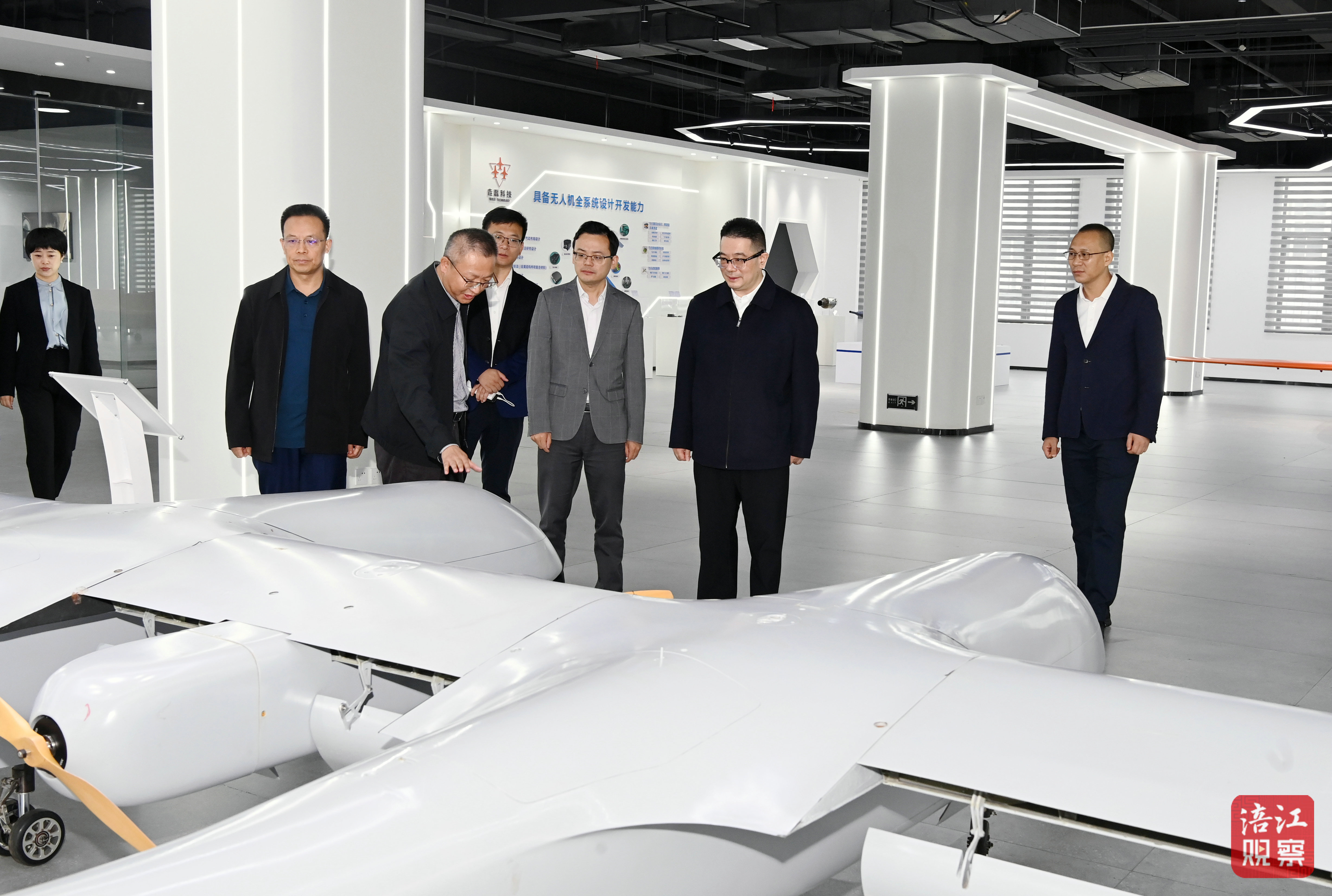 2024年10月10日，李云督导学习贯彻全会精神工作（垚磊科技）4   张莉 摄 - 副本.jpg
