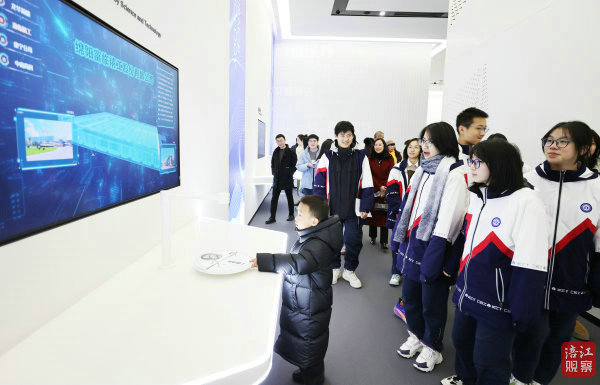 参观科技智谷5G园、绵阳科技创新馆、凯德非遗集市2.jpg