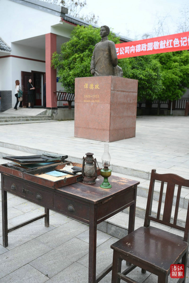 传承红色基因2_1.jpg