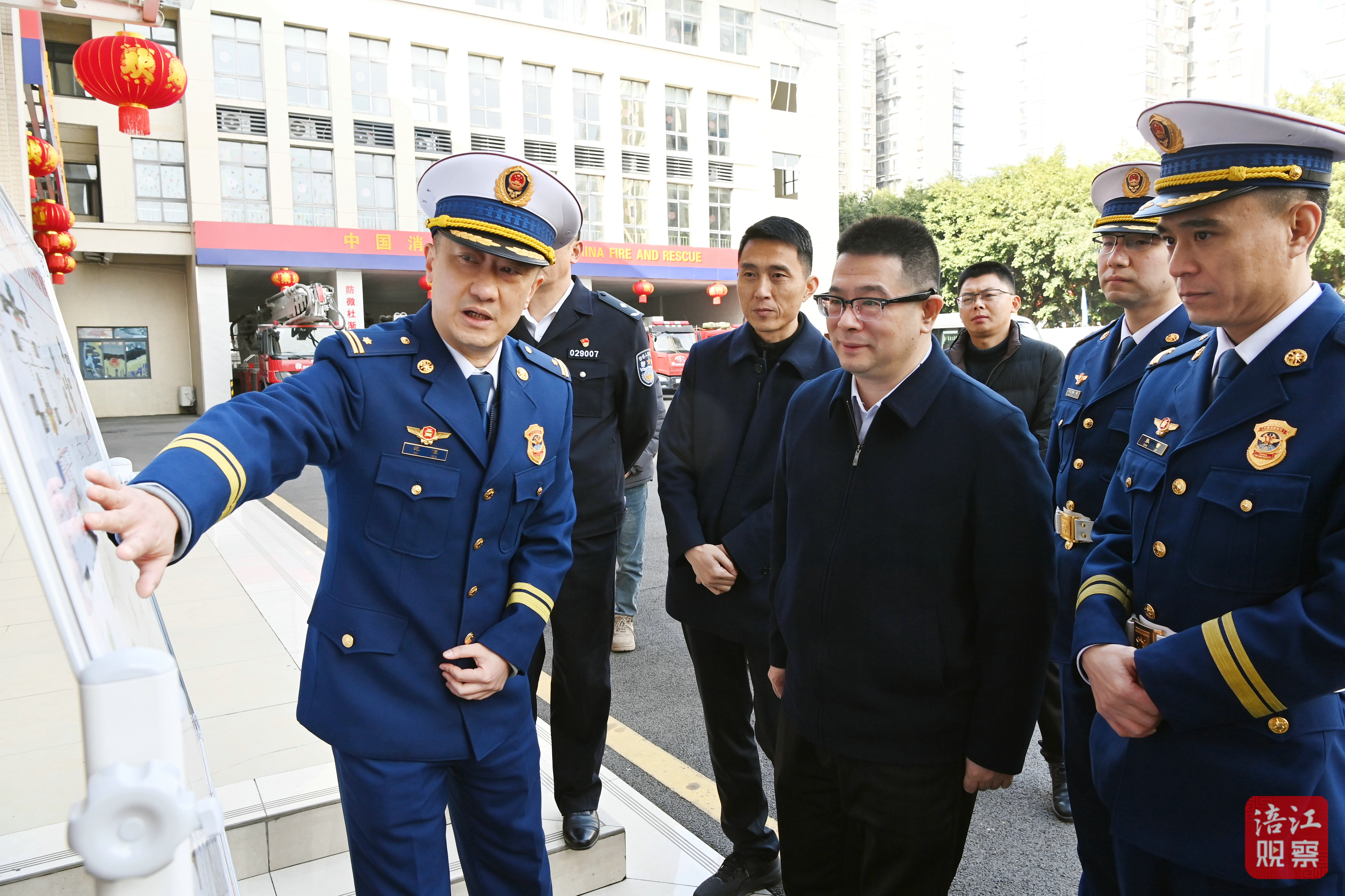 2025年1月27日，李云检查节日供应、安全稳定工作‘，慰问一线职工3  张莉 摄.jpg
