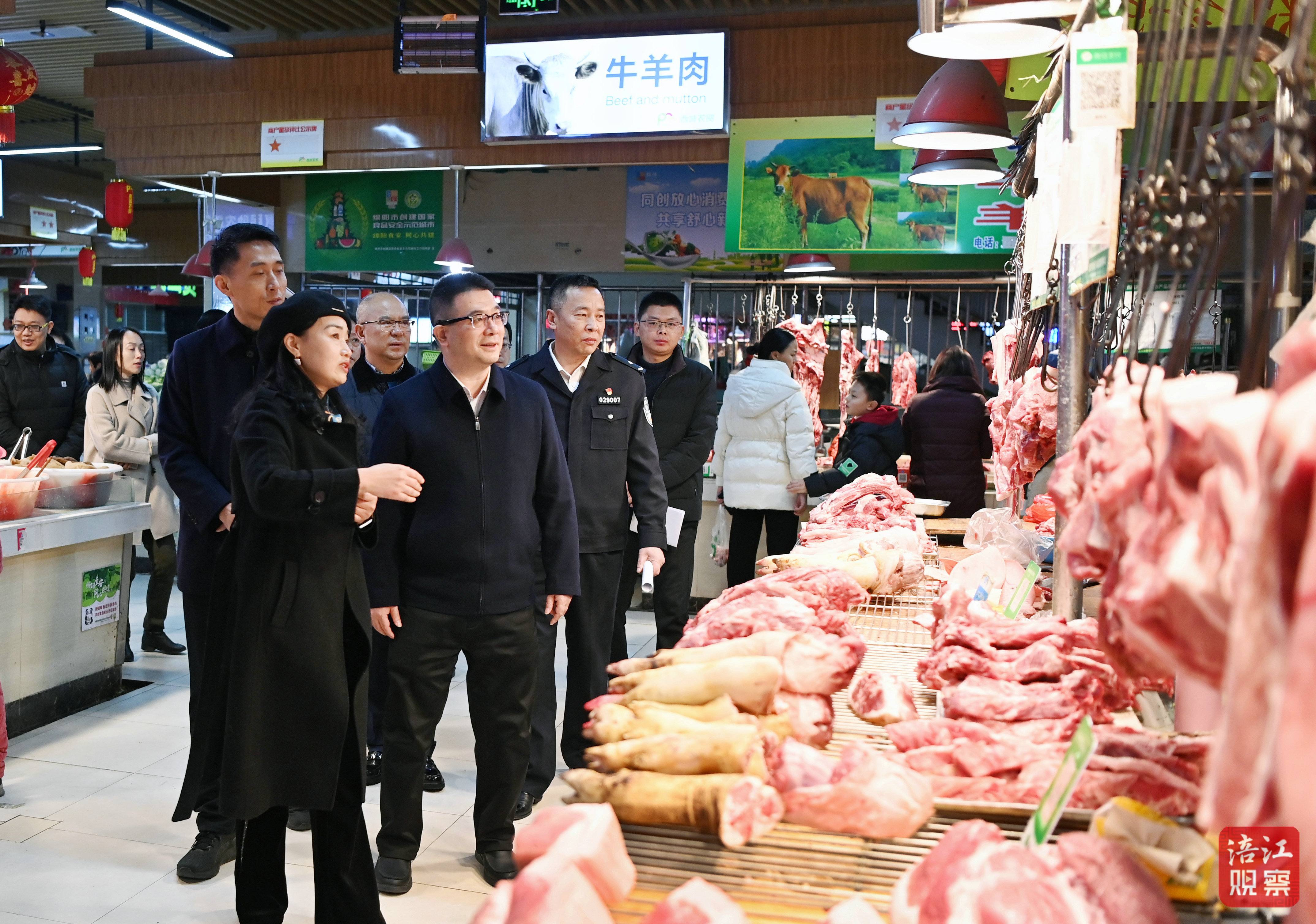2025年1月27日，李云检查节日供应、安全稳定工作‘，慰问一线职工8  张莉 摄.jpg