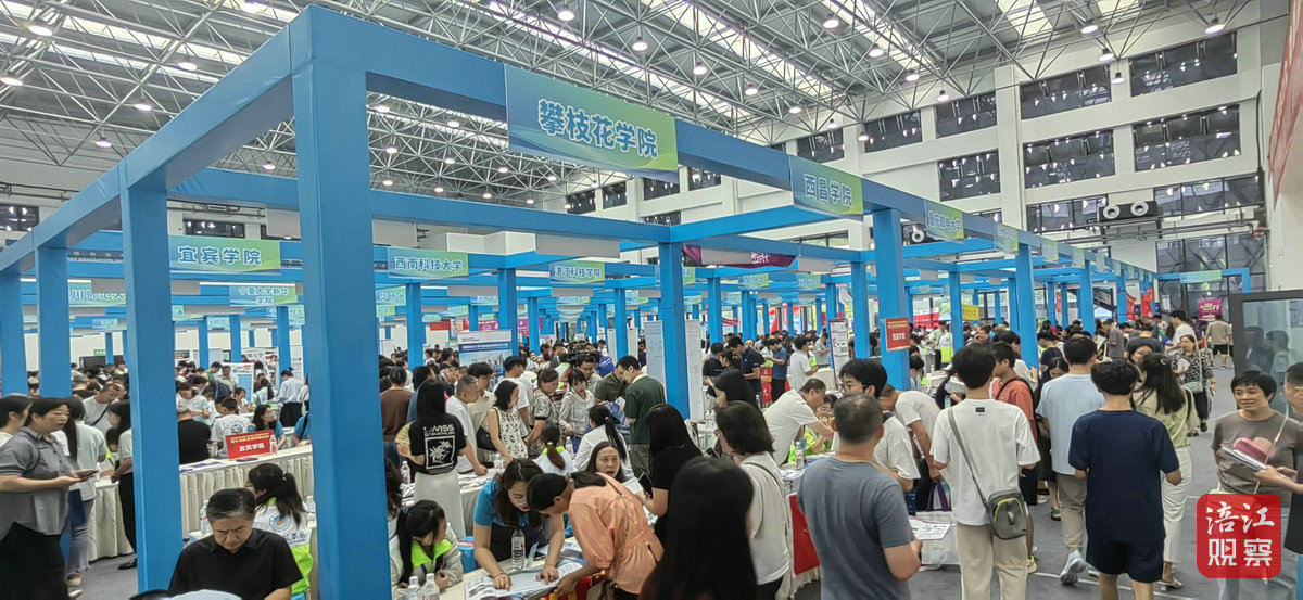 高校招生咨询会2_1.jpg